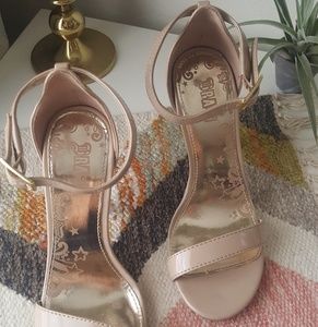 Nude patent leather heeled sandals